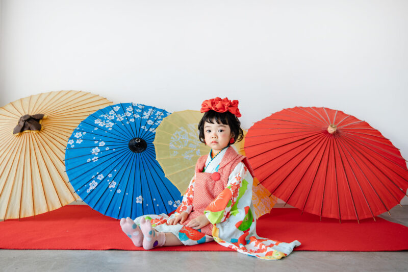 カラフルな傘とお着物に包まれて🌼（七五三撮影）