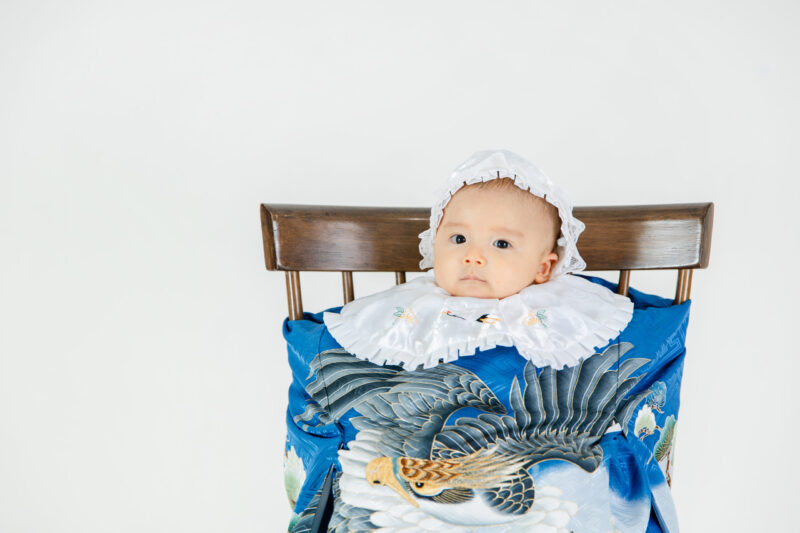 1人でお椅子に座れるよ！🪑（100日祝い撮影）