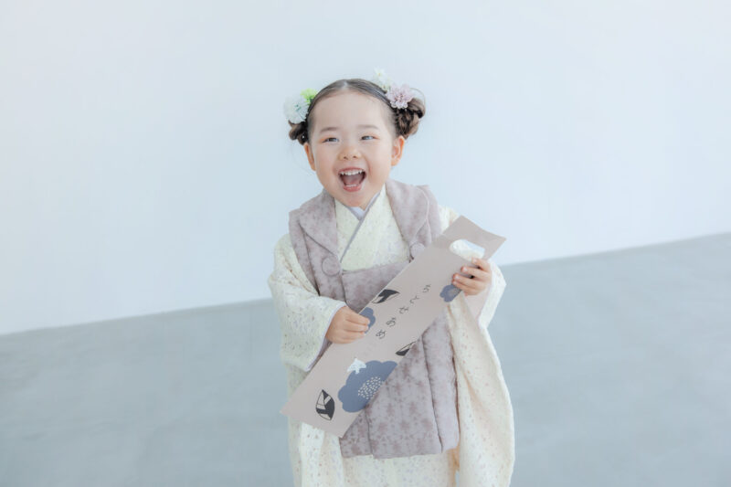 千歳飴を持って☺️（七五三撮影）