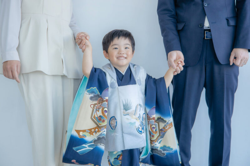 手を繋いでニコニコ✨😁✨七五三スタジオ撮影
